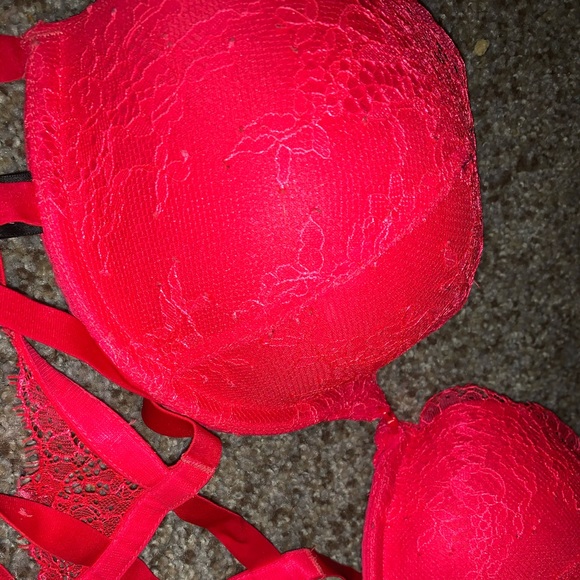 Victoria secret red very sexy bra size 34C - Picture 2 of 4